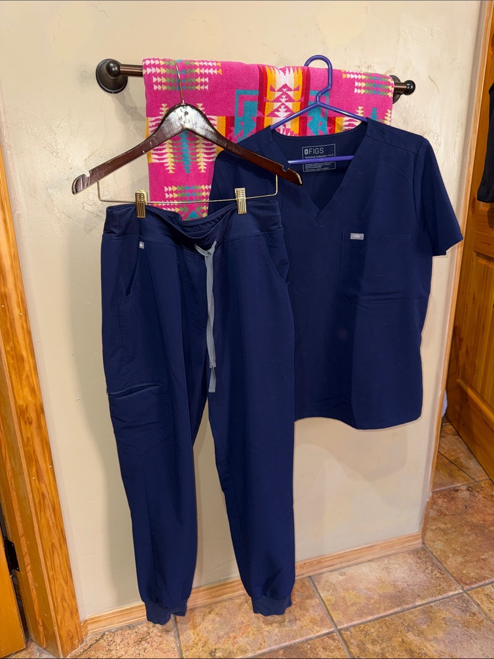 FIGS SCRUB SET WOMENS CLASSIC NAVY BLUE LARGE ZAMORA PANTS & XL TOP